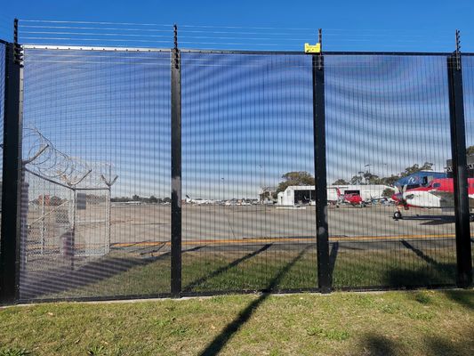 กว้างขนาดเล็กหลุมเล็ก welded สาย Mesh รั้วความปลอดภัยสูง 358 Anti Climb