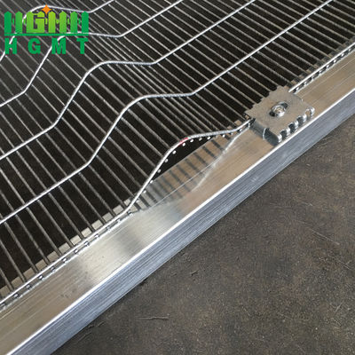 สีเขียวผงเคลือบโลหะ welded Mesh 358 รั้วป้องกันการปีนสําหรับความปลอดภัยในบ้าน