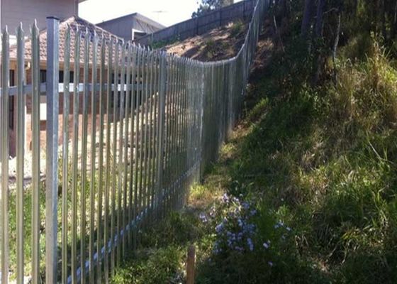 W ภาค 2.5 มิลลิเมตรเหล็ก ป้องกันรั้ว Match สี่เหลี่ยมโพส