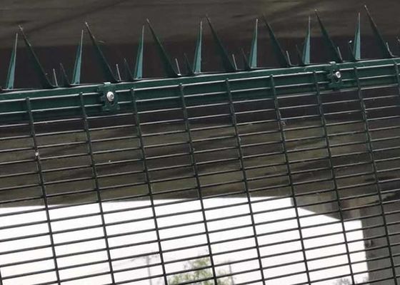 Spike Top On PE Coating Anti Climb Security Fencing 3.0 มิลลิเมตร สายรั้วความปลอดภัย