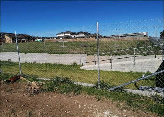 HDG 50g / M2 โลหะโซ่ Link รั้วสําหรับทางหลวงรถไฟฟ้า