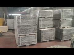 กำลังบรรจุเสากลมชุบสังกะสีแบบจุ่มร้อน