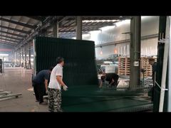 Anti Climb Fence กำแพงความปลอดภัยสูงมีหนามแหลมอยู่ด้านบนของผนัง